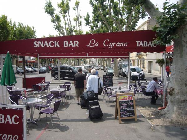 Zahrádka Le Cyrano Bar Tabac Snack
